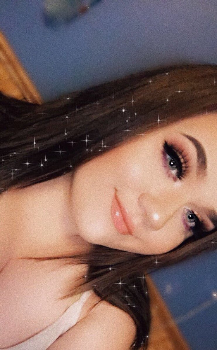 LoganLeave's tweet image. hi from me &amp;amp; my chubby cheeks 👋🏻 i saw this in my camera roll and didn’t hate it