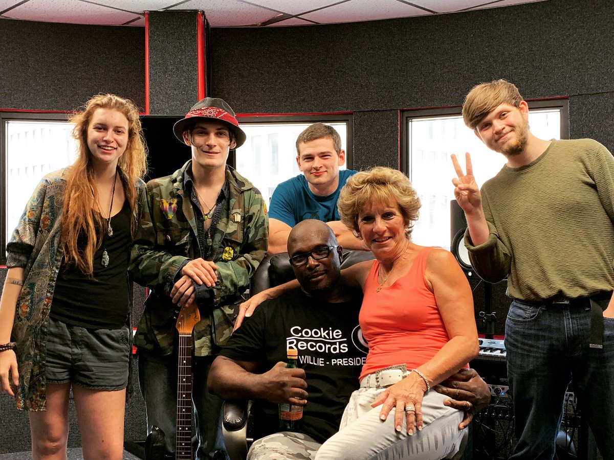 CookieRecord1's tweet photo. Today we had the pleasure of meeting the incredible band MFK. We are loving the way they sound, and are excited to see what we will do with them!

#cookierecords #dayton #funk #music #band #family #daytonmusic #big #meetings #indie #indierock #upcomingartist https://t.co/FKHLJsP9Xy