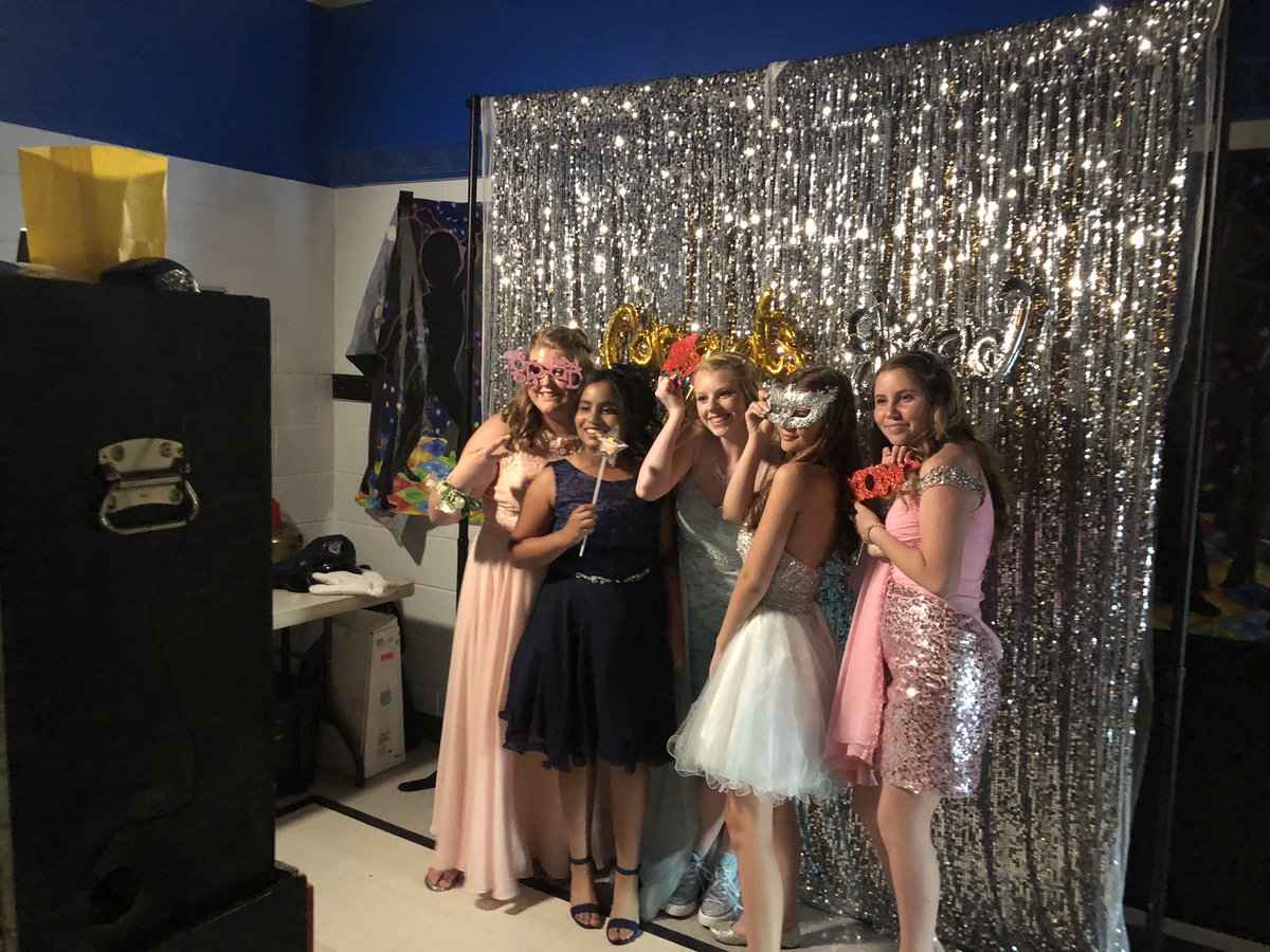 St_Chris_dcdsb's tweet photo. Now that the grad ceremony is over, the fun begins! Congratulations to all our 2019 graduates! #DCDCBExcellence https://t.co/Xc9205bjuU