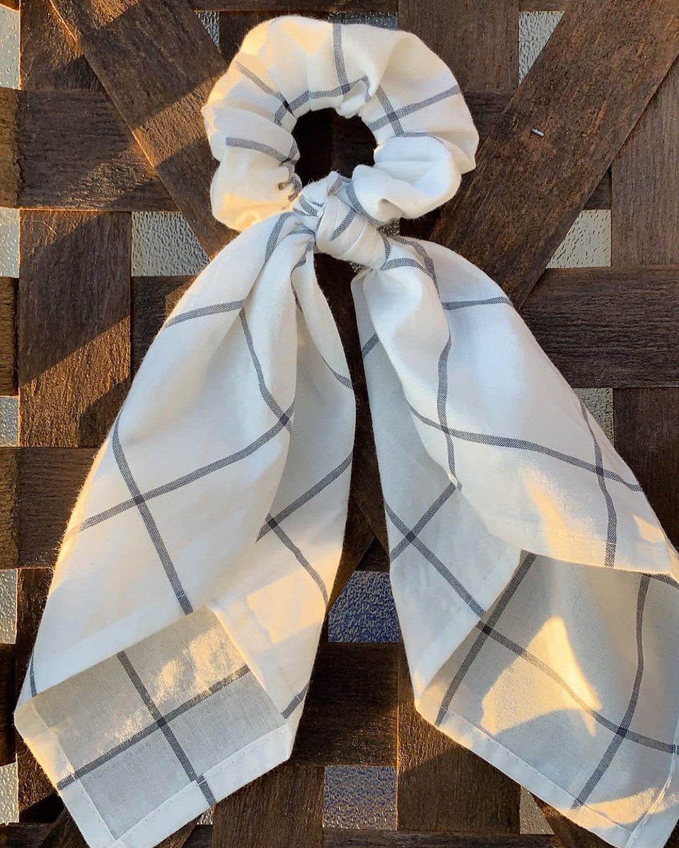 SKeagan's tweet photo. Fun new scarf Scrunchies 😍😍 these babies are 1/$7 or 2/$12! Plus $3.75 for shipping! #cute #scrunchies #scrunchie #scrunchielove #scrunchielife #scrunchiesareback #scrunchiesfordays #scrunchiegirl #scrunchiegang #scrunchiestyle #90sfashion #returnofthe90s https://t.co/rI1GHCOp07