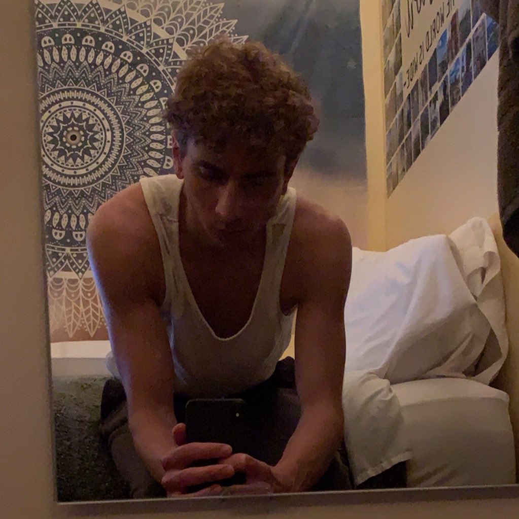 lucaslamusic's tweet photo. I’m backk twitter. it’s been a lil while ✌🏼 https://t.co/IGzvR13Z71
