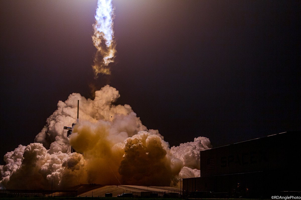 RDAnglePhoto's tweet image. Remote cam views of the @spacex #FalconHeavy launching the #STP2 mission for the @usairforce &amp;amp; @NASA! 24 total satellites launched! Really happy that the cameras mostly avoided dew &amp;amp; withstood all that power from the Falcon Heavy. Can you find the bird in the last shot? #SpaceX