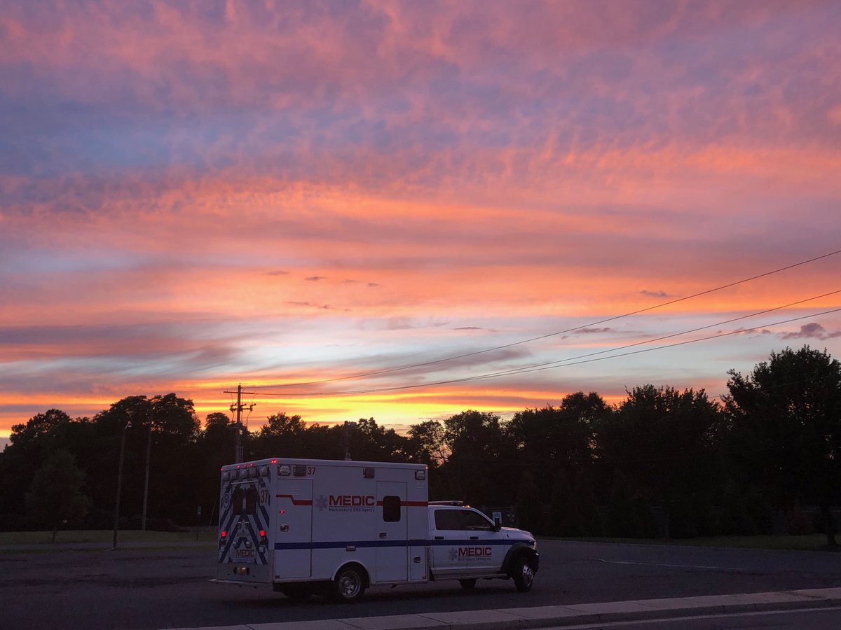 EliPatterson's tweet photo. Night shift views
@MecklenburgEMS
#Pineville #Medic911 #JoinMedic #Paramedic # https://t.co/VAPWmM6aUm