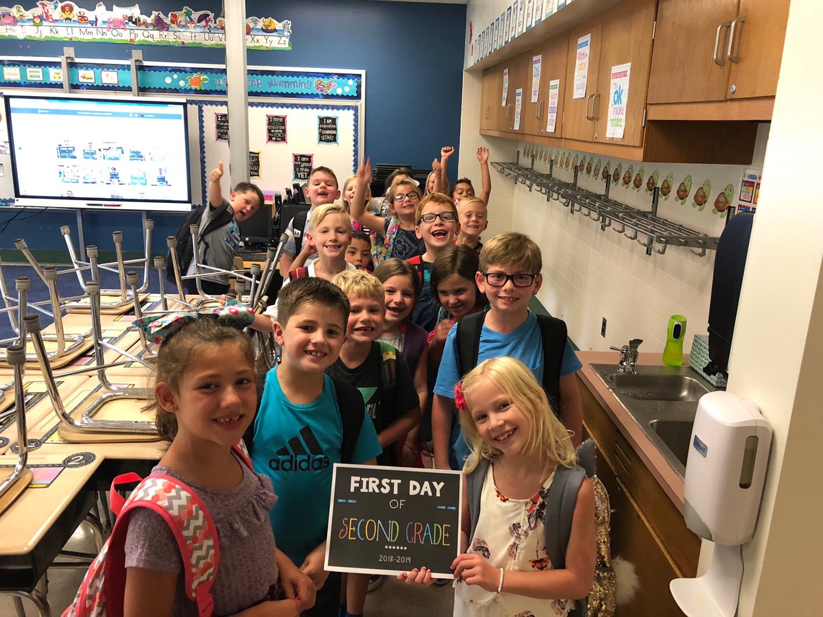 amkennedy810's tweet photo. Time flies when you’re having fun! ❤️✏️ #thirdgradeherewecome #onestarpoint @StarpointCSD https://t.co/czXWAPU9qV