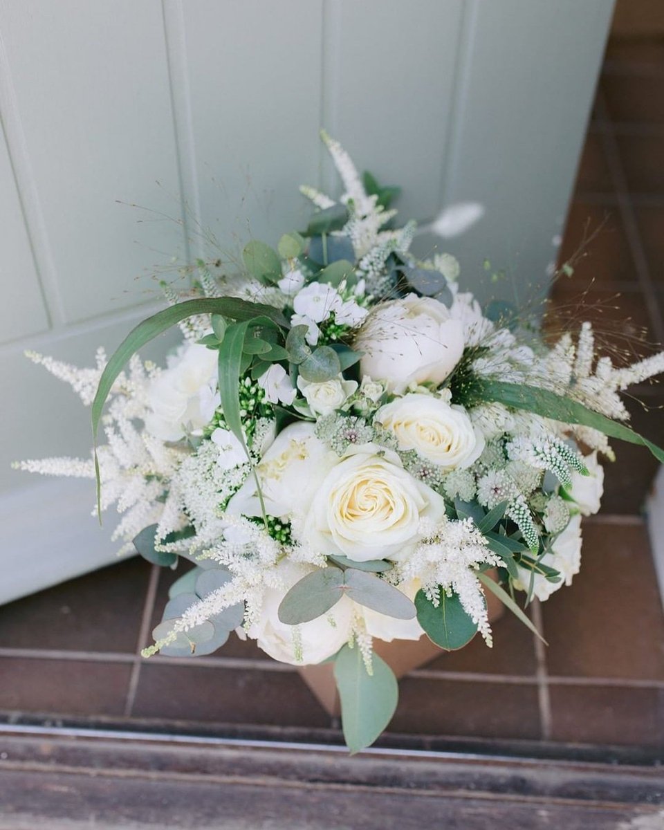 I am so lucky to work with such lovely and talented suppliers! This photo Siobhan's #bridalbouquet landed in my inbox the other evening from the lovely Tara Statton Photography who photographed Siobhan and Cristian's wedding at @uptonbarnweddings earlier in June. #devonweddings
