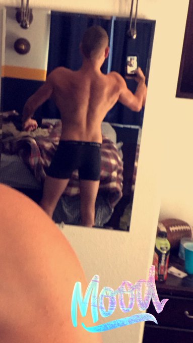 Been working on that width 😁 https://t.co/lSdYd79VHt<a href="/tag/fitforlife"class="tags"><span>#fitforlife</span></a><a href="/tag/growthmindset"class="tags"><span>#growthmindset</span></a>