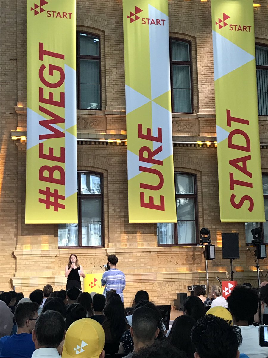 meinEngagement's tweet image. Engagement ist nie vergebens - selbst dann nicht, wenn wir scheitern. Wenn wir uns mit Spaß, Liebe und Leidenschaft engagieren, können wir nur gewinnen - an  Freunden, Erfahrungen und Erinnerungen. - @Luisamneubauer @FridayForFuture #BewegtEureStadt #StartStiftung