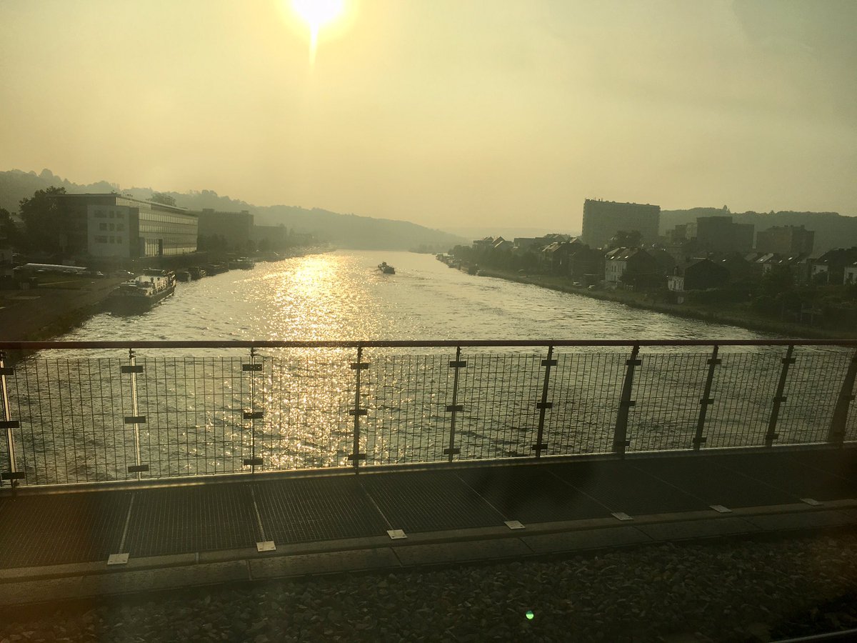 laventureduquai's tweet photo. Good morning ☀️
Train with a view 🚊💦
📍Namur 🇧🇪 Belgique
#trainwithaview #trainwithview
#dansletrain #SNCB avec vue sur le quai 😉
#surlequai https://t.co/Pf25nHYsc3