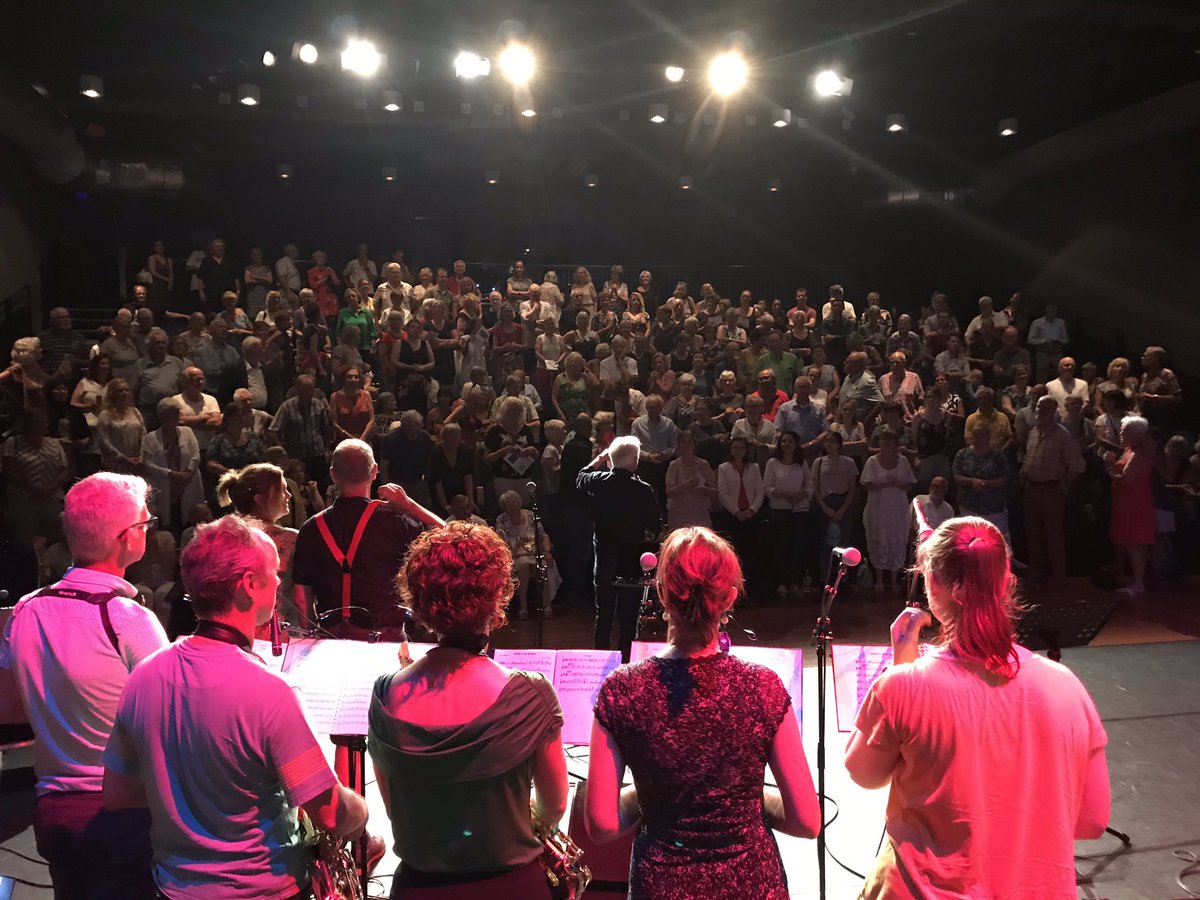 catsgroove's tweet photo. Gaaf optreden met @catsgroove en Morrend Volk bij @demeerse / @IktoonHmeer / @ik_toon https://t.co/VLSj5W0tYp