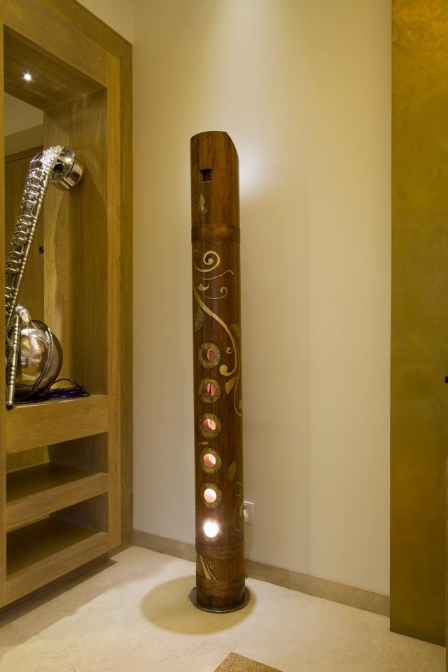 LeSutraHotel's tweet photo. Bansuri, an instrument which soothes people is here to offer you some peace of mind too. Indulge in the relaxation that this lamp offers at Taal room, Le Sutra.

#LeSutra #IndianArtHotel #TaalRoom #Taal #RoomDecor #Bansuri #Flute #FlutePlayers https://t.co/sEssnSKdSC