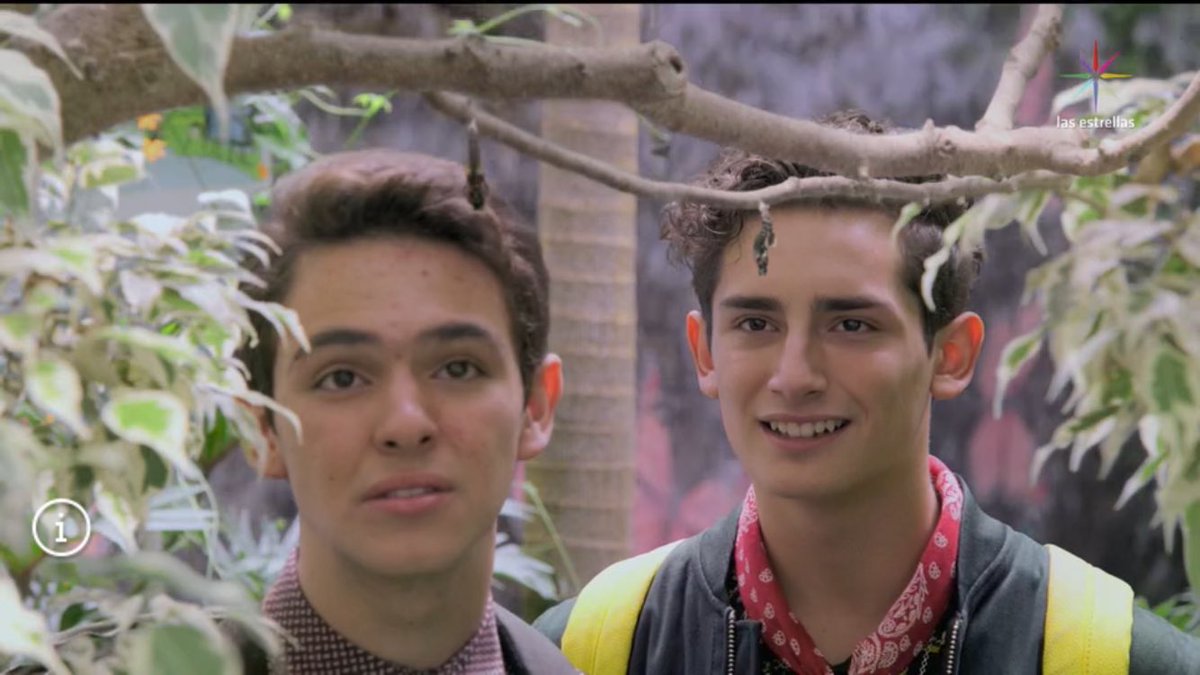 NeonBreaker's tweet photo. Que hermoso momento de verdad que me encanta verlos psando un momento agradable donde el mundo es solo para ellos 😍❤️
MOQUETAZOS ARISTEMO https://t.co/SbOQ1mfeni