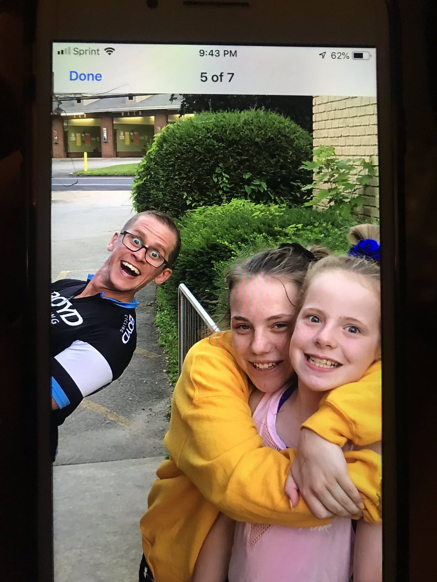 isleofthejudge's tweet photo. My sister and her friend took a picture just to find out a man was in the back of it. My mom took that advantage and made her very own meme from it. Enjoy #Memes https://t.co/tJSC1ZPZ4q