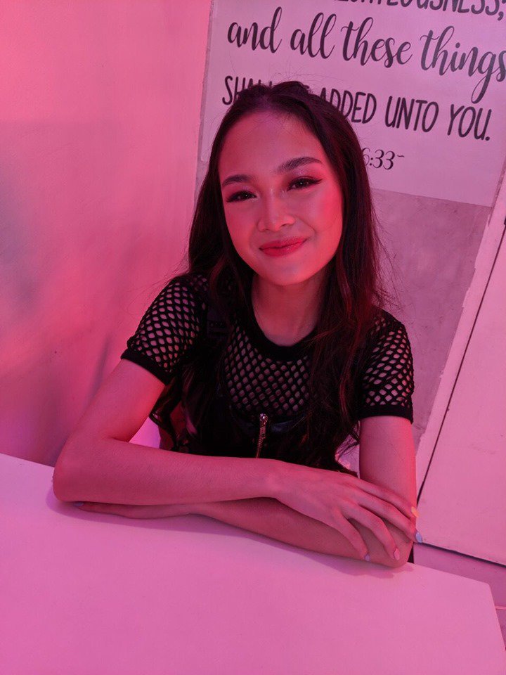 IsshiReeLlasos's tweet image. We are so excited for your new upcoming MV &quot;Slide Into My DM&quot;.💛
#SlideIntoMyDM