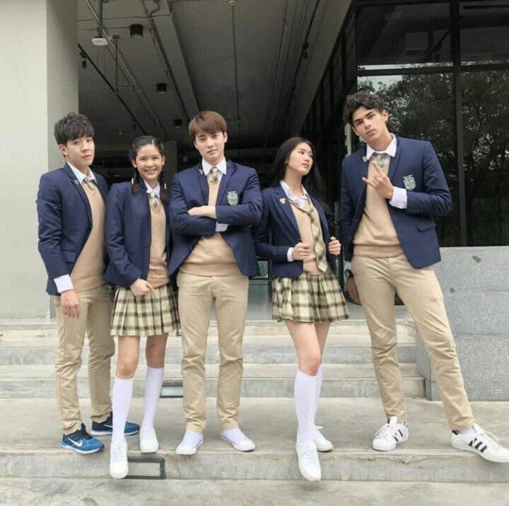 BlMais's tweet photo. Está vindo por aí o novo projeto de @m34nismind
#TouchdownKiss é um romance escolar onde #MeanPhiravich é o personagem #Quentin, um jogador de basquete q tem q enfrentar uma competição de dança e conflitos escolares. #neena e @m_phurin tb estão na série, q pode estrear em julho. https://t.co/m4amWoXaP1