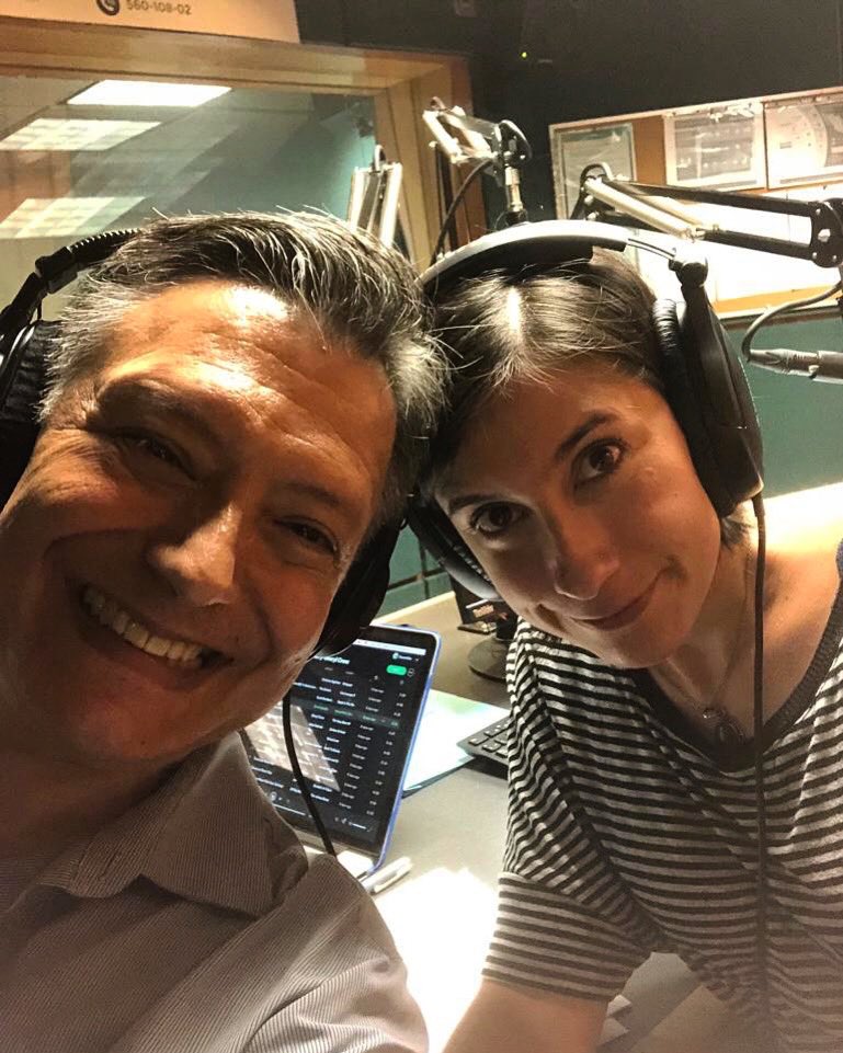 covertitlan's tweet photo. Primera y última selfie de @covertitlan Nos despedimos del aire y de nuestra querida @HorizonteJazz 107.9 FM, muchísimas gracias a todos por escucharnos! @genteimprobable @ymariaemilia https://t.co/0l5vutrmvS