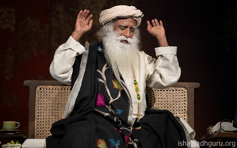 SadhguruJV's tweet photo. No matter what life throws at you – what you make out of it is up to you. #SadhguruQuotes https://t.co/6kVdsiYhwO