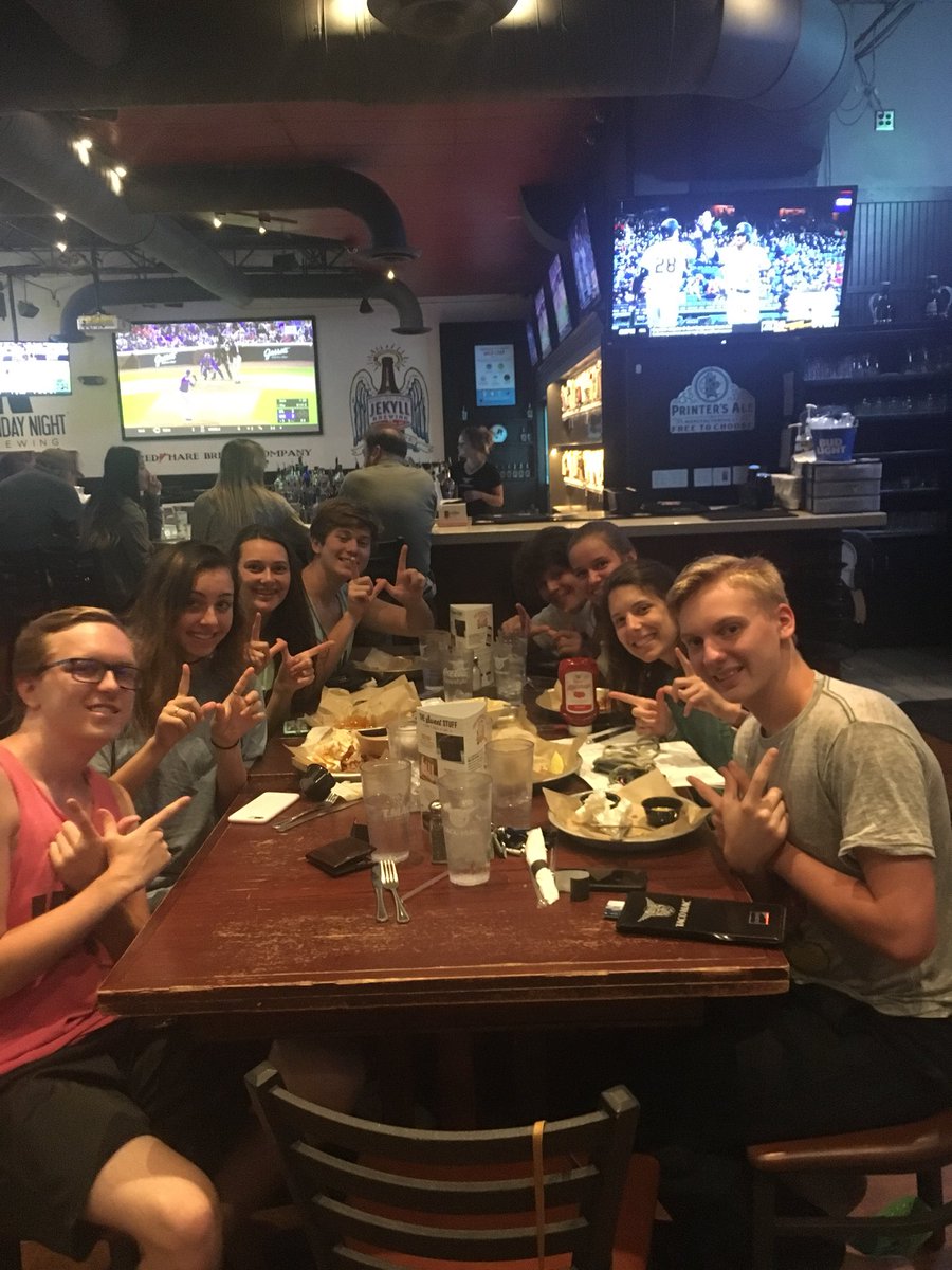 WWS_STINGRAYS's tweet photo. The last supper #icky #la #boom #ba https://t.co/cndMxD34EB