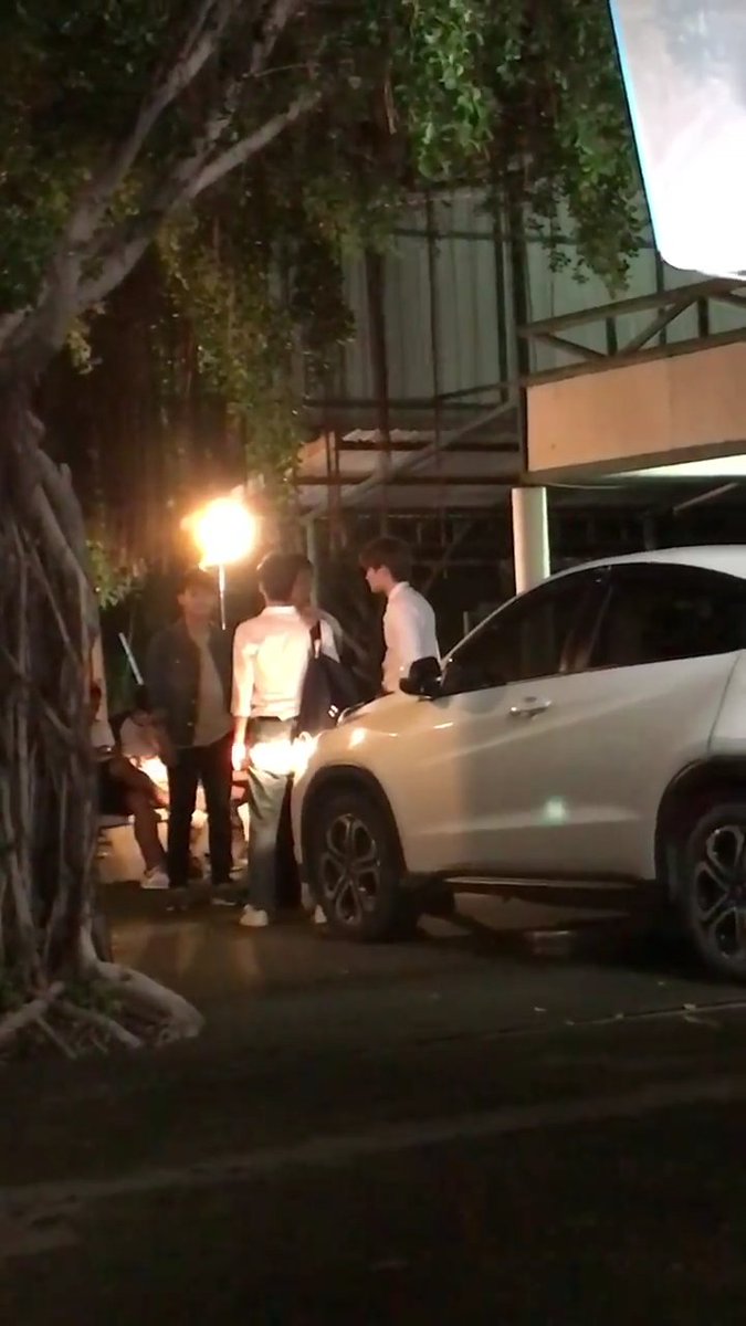 BlMais's tweet photo. Falando de #MeanPhiravich, ele e #peakpeemapol2019 estavam gravando mais uma série: #HookTheSeries. 
Ainda não sabemos os detalhes dos personagens, mas já se espera a estréia na segunda metade desse ano. Aguardamos ansiosos. 😍😍
#Thailand
#BLMAIS https://t.co/p8gTkmdxQq