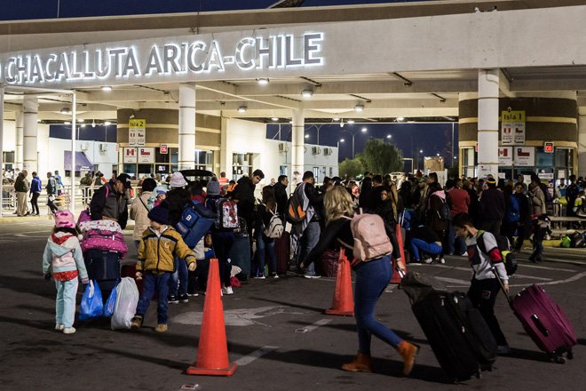 aricamia47's tweet photo. Alcalde Espíndola y crisis en la frontera: “Arica está pagando el costo de una mala gestión del Gobierno central” - https://t.co/SYKNImhV5L @MuniArica @Gerardo_Arica https://t.co/5tE95A8woC