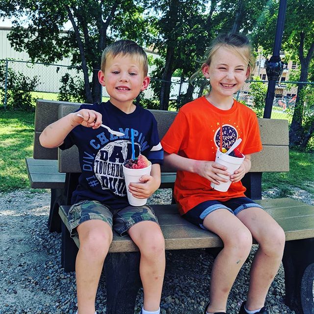 SusieDealmaker's tweet photo. Snow cones!! https://t.co/WIdQXLnBzI https://t.co/QyQnQu8fLM