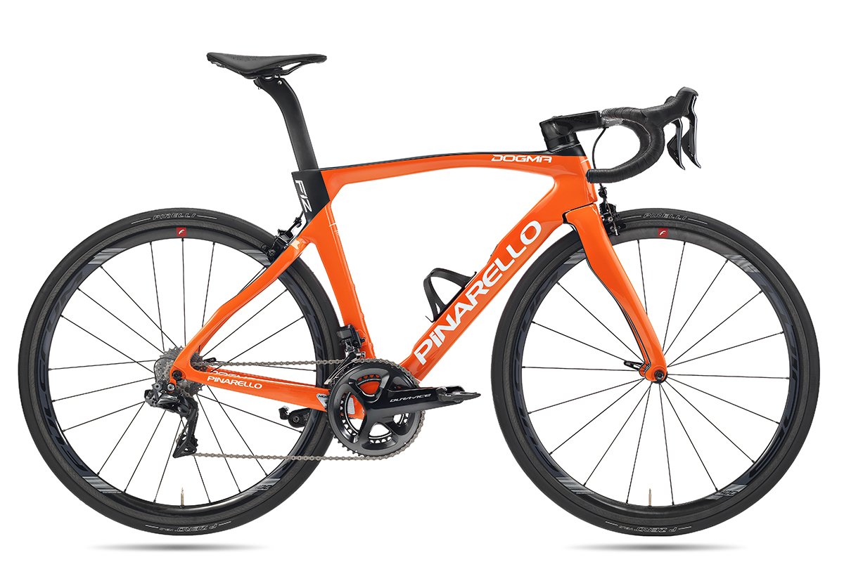 PINARELLO_JAPAN's tweet photo. 新生DOGMA F12 & F12 DISKの多彩なカラーラインナップ。
DOGMA F12発表時イタリア本国よりファウスト・ピナレロが来日しており、その際どのカラーが最も気に入っているかという問いに対して彼は迷いなく即座にこの鮮やかなVENUS ORANGE(ヴィーナスオレンジ)を手に取りました。
#PINARELLO
#F12COLOR https://t.co/fEeCjmAYSo