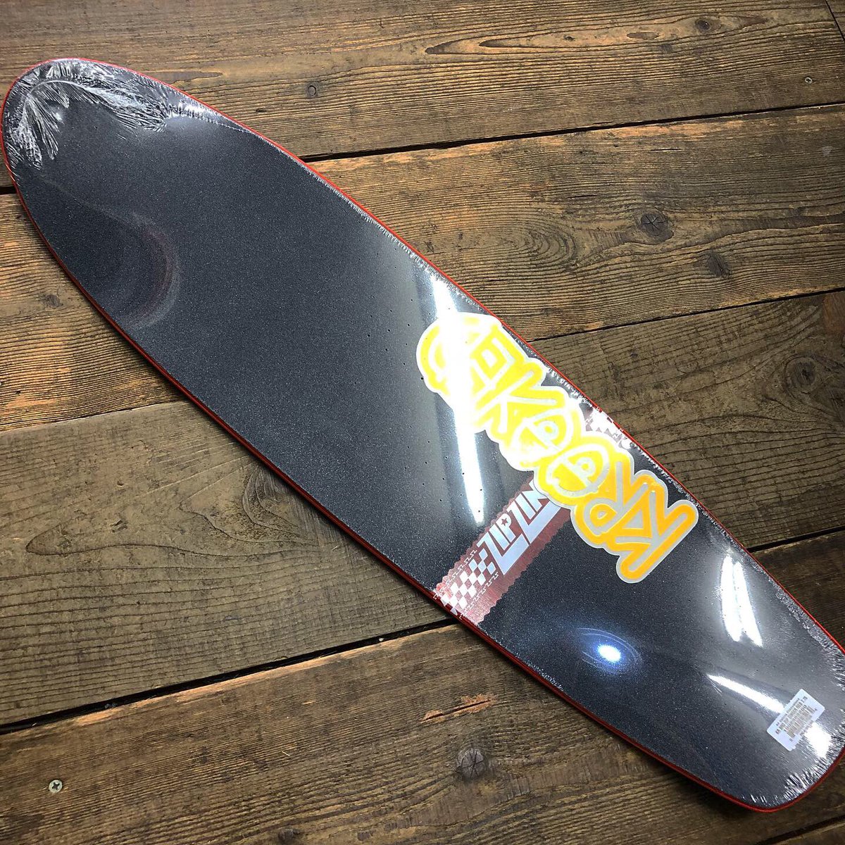 BQ_DESIGN's tweet photo. BQ-STORE本日もオープンしてます！KROOKEDのZIPZINGERから色合いも最高な7.75インチのクルーザーデッキとソフトウィール54mm本日入荷しました！細めのデッキなため持ち運びもし易くオススメのサイズです！#bq_store #bqstore #krookedskateboards #zipzinger https://t.co/8N0H8Awbav