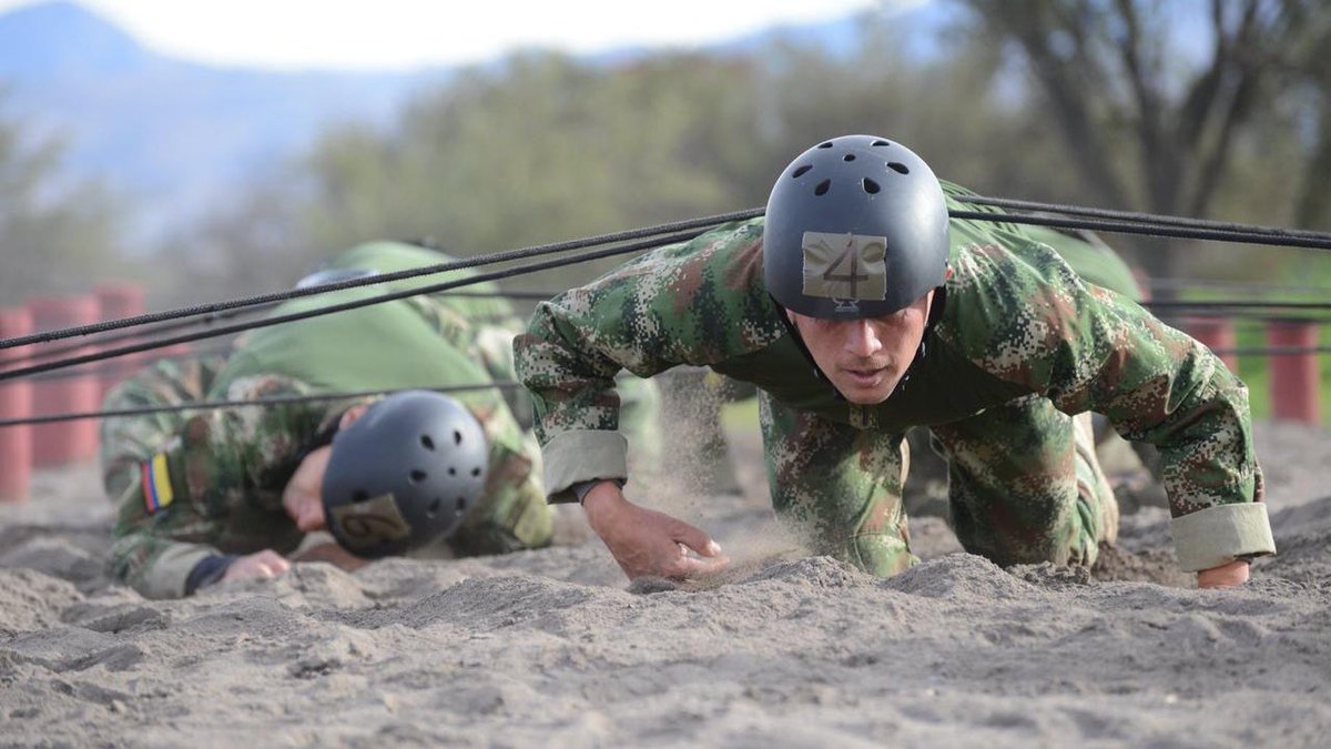 IvanDuque's tweet image. Nos llena de alegría y orgullo una noticia que llega desde Chile: por décima ocasión equipo de @FuerzasMilCol de Colombia se consagra campeón de competencia #FuerzasComando2019. Nuestros héroes fueron los mejores entre 20 equipos de Fuerzas Especiales de América ¡Felicitaciones!