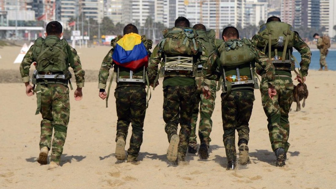 IvanDuque's tweet image. Nos llena de alegría y orgullo una noticia que llega desde Chile: por décima ocasión equipo de @FuerzasMilCol de Colombia se consagra campeón de competencia #FuerzasComando2019. Nuestros héroes fueron los mejores entre 20 equipos de Fuerzas Especiales de América ¡Felicitaciones!