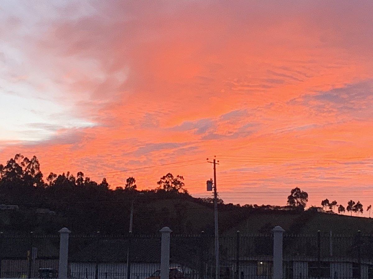 loboruiz04's tweet photo. El cielo de #Tulcan se acostumbró a vestir de rosa. @RichardCarapazM 

#SinFiltro #Carchi https://t.co/6dOybRA4ta