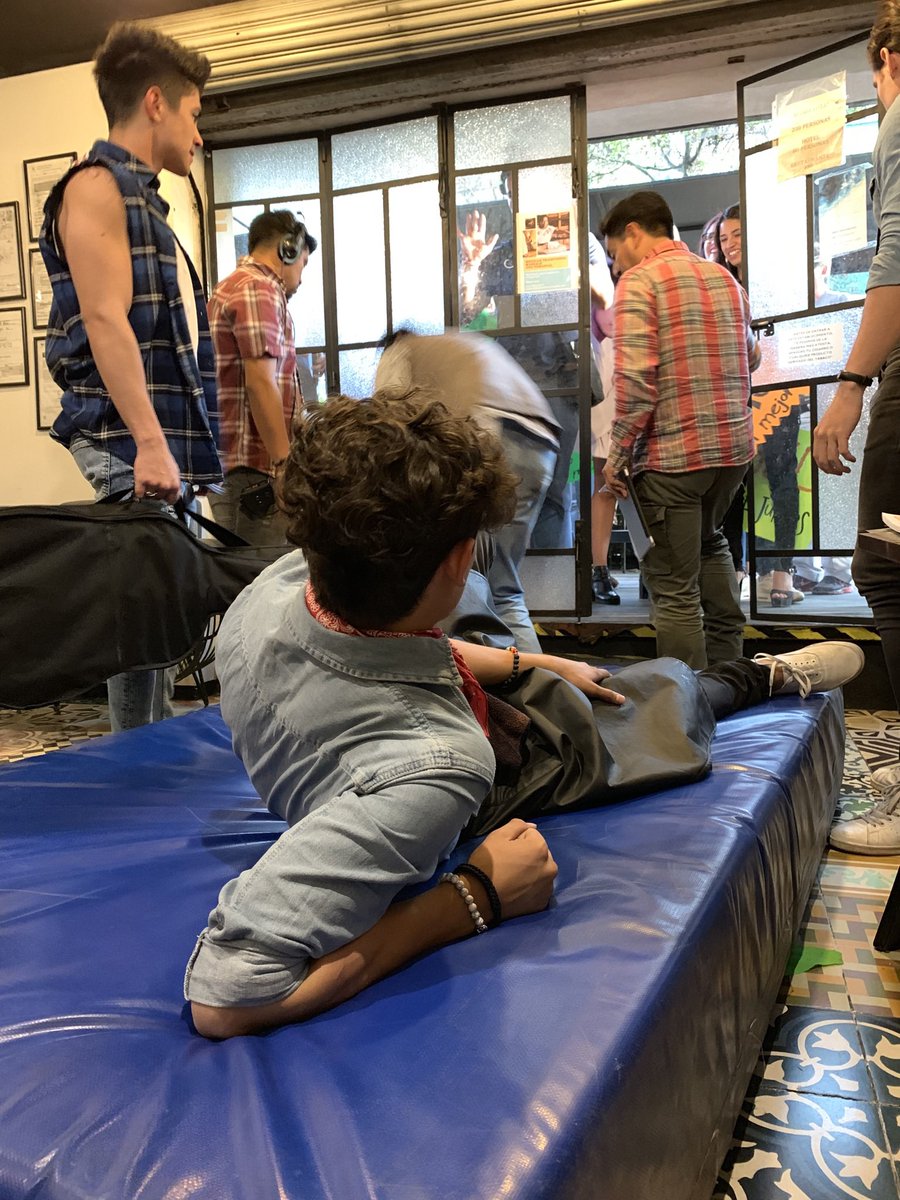 los_aristemos's tweet photo. No se preocupen, ningún Emirafa 🦒 fue lastimado en la grabación de esta escena
MOQUETAZOS ARISTEMO
#ElCorazonNuncaSeEquivoca https://t.co/HbSKgZPCGB