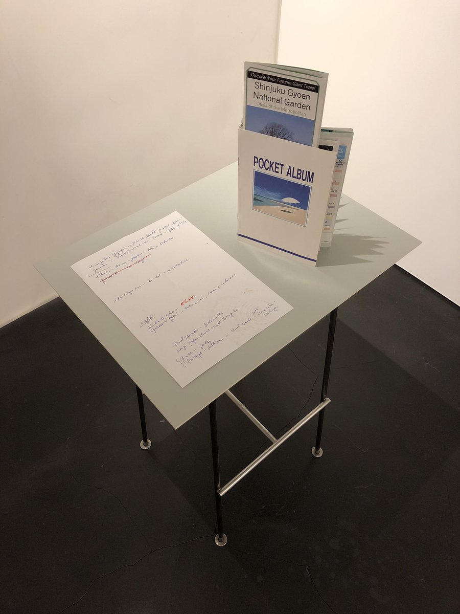 はむぞう 青崎伸孝さんの個展 あったかもしれない椅子 たぶんウォルトディズニー ほぼアイスクリーム いま表参道 を表参道のvoid で見た 拾った絵に継ぎ足して描いた作品や 拾った買物メモや旅程を元に買物や観光した作品など 良質の