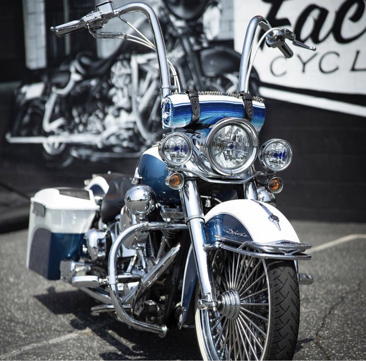 factory_47's tweet photo. Make sure to pre order your #factory47 #viclabar before they sell out. 18” shown above. Ships out by the end of this month. #harleydavidson #roadking #roadkingnation #softail #softailnation #viclabars #vicla viclas #harleydavidsonsoftaildeluxe #baggernation #bagger #madeinusa https://t.co/gt7TU5gVcz