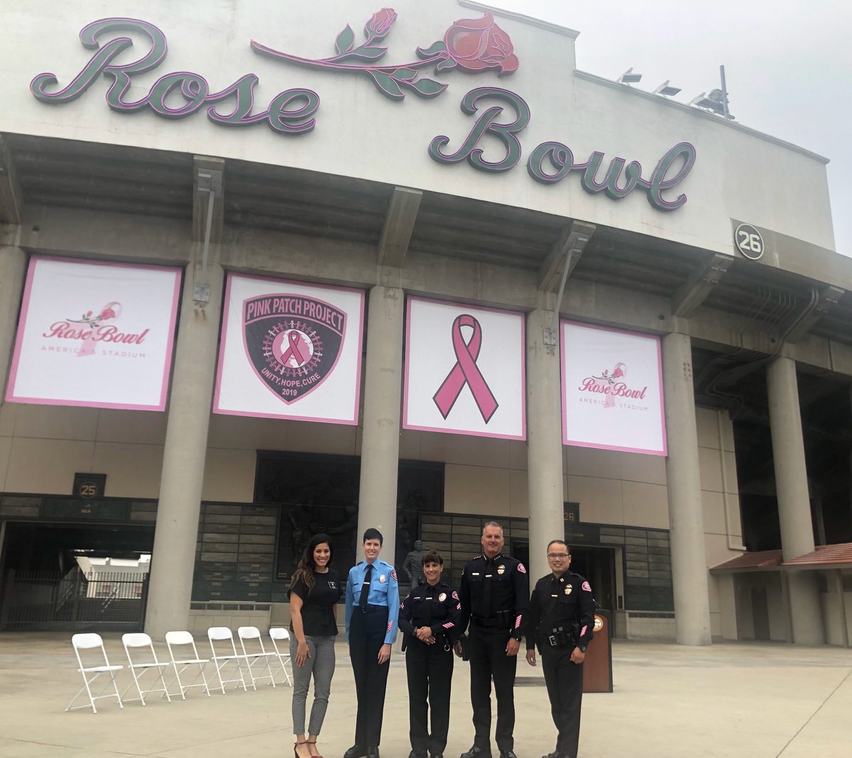 alymmejia's tweet image. The @PinkPatchPrjct kickoff was 🤩. @RoseBowlStadium decked out in pink? Yaaass👏! Pumped for another year of fundraising to support the fight against breast cancer. @PomonaPD will be donating its #pinkpatch profits to @PVHMC. 🎀🎀