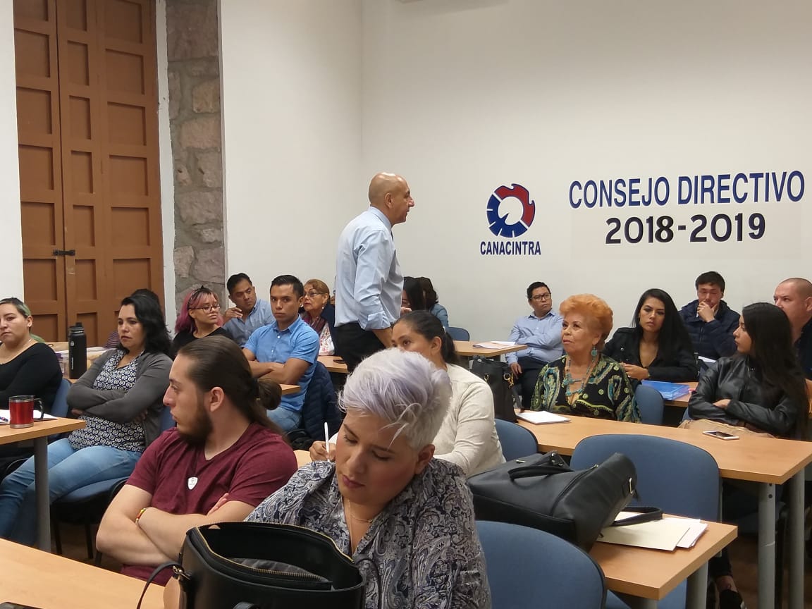 Efpalacios's tweet photo. Martes productivo, desde muy temprano impartiendo charla sobre las claves del emprendimiento efectivo en las instalaciones de la #CanacintraMorelia colaborando con @SEFECO_M y #Sparkassen https://t.co/HI6tLcqUJE