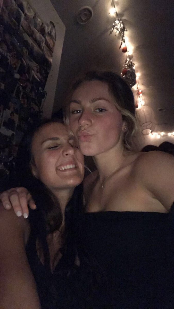 angheintel's tweet photo. happy 18 to the queen herself💞 cannot wait for what the next 4 holds!!! Love you endlessly ❤️❤️🥰 @rcierebiej https://t.co/8WBPv8ebC9
