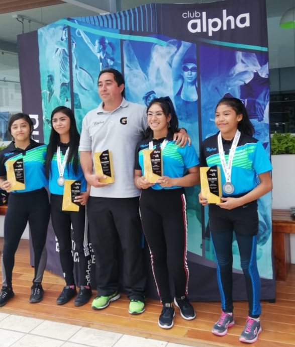 patoaguilar73's tweet photo. La Directiva del @ClubsAlpha entregó reconocimientos a sus atletas destacados en diferentes Campeonatos como el Nacional de #Atletismo y la #ON2019
📌 Detalles: https://t.co/8l7PS6AogX
@isravalero https://t.co/7WQWuMzGou