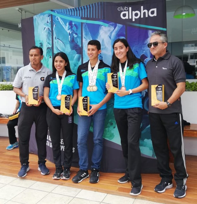 patoaguilar73's tweet photo. La Directiva del @ClubsAlpha entregó reconocimientos a sus atletas destacados en diferentes Campeonatos como el Nacional de #Atletismo y la #ON2019
📌 Detalles: https://t.co/8l7PS6AogX
@isravalero https://t.co/7WQWuMzGou
