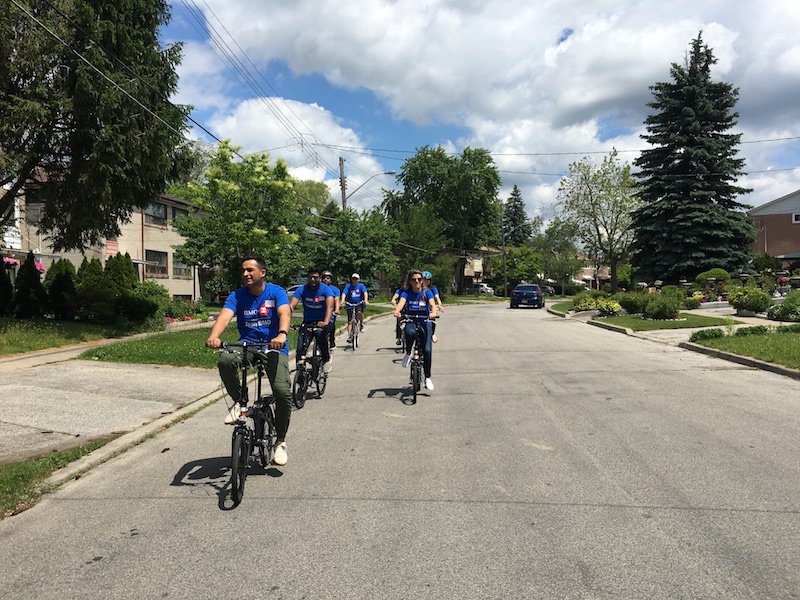 ScarbCycles's tweet photo. We ride in our neighbourhood...
#BMOhelps
#BMOvolunteerDay
#BMOgrowthegood
#BikeTO
#Ward20
#Ward24
#TObikes
#ScarbTO
#BeyondDowntown
#HealthyFuturesForAll https://t.co/XjW7ans3o0