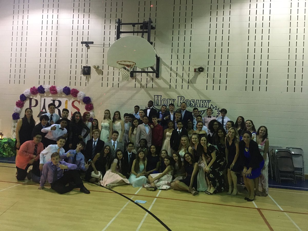 HolyRosaryM's tweet photo. &amp; it’s a wrap for these wonderful graduates! What a great night &amp; a wonderful year we have experienced together- May God continue to bless you today &amp; always! #blessed #WeAreHRM https://t.co/9pxcbneePi