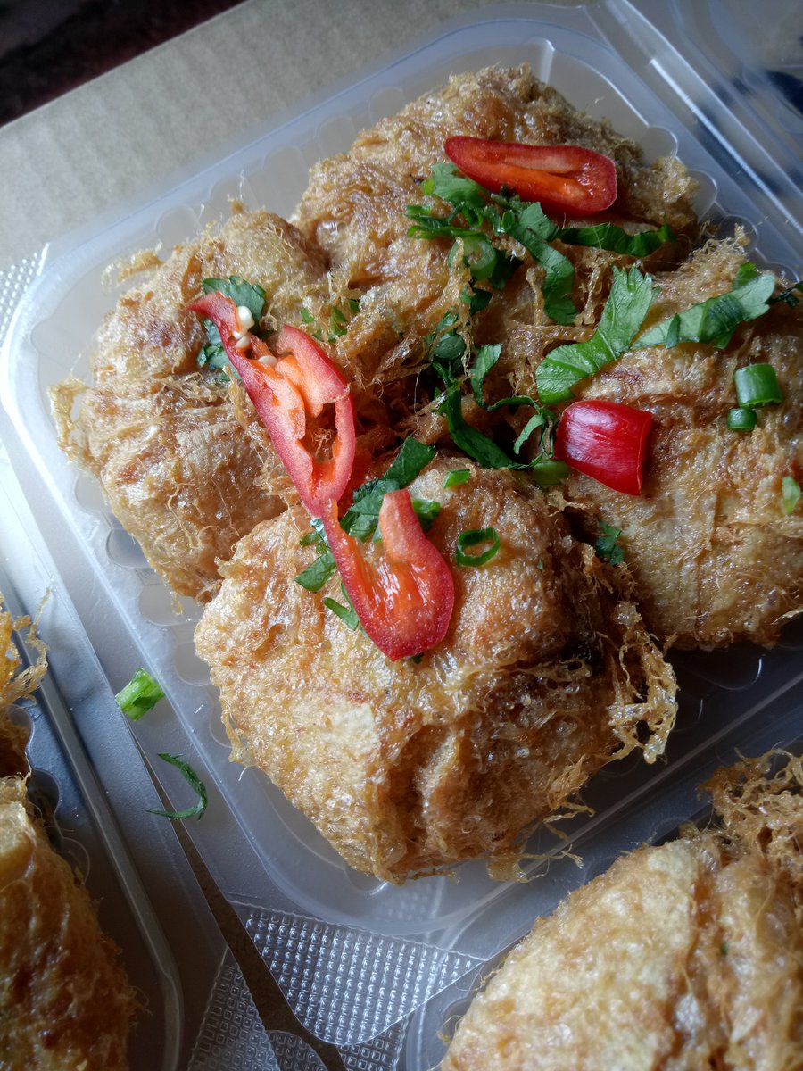 tkahbakar's tweet image. Kalau makan panas2 sedap niii.. Cicah sambal kicap pulak.. Memang terangkat lerrr 😋😋 #tauhubergedil #sambalkicap