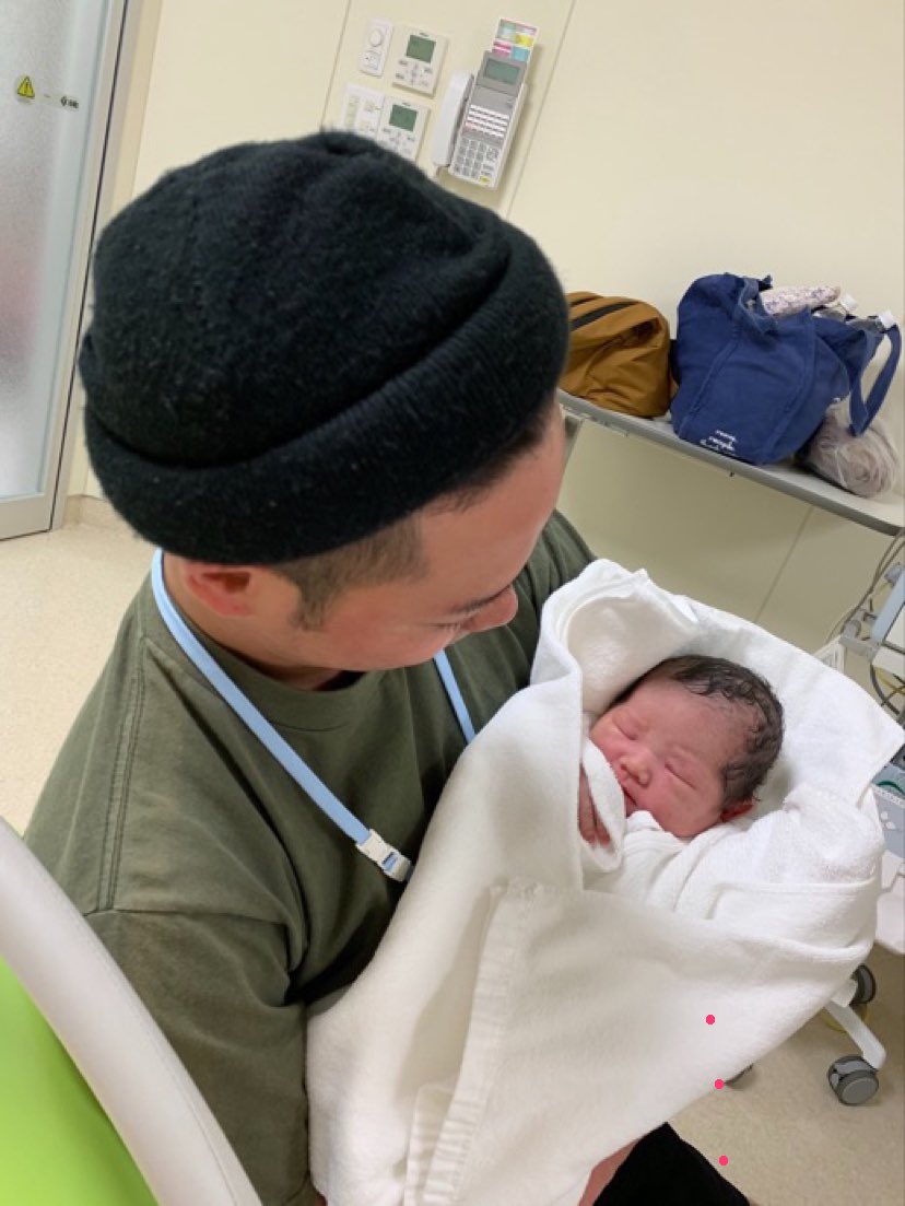 komjc's tweet photo. ニューベイビーちゃん爆誕！！！ほんとすぐ産まれてびびった笑
ありがとう！！！ https://t.co/G8AAAmmJMp
