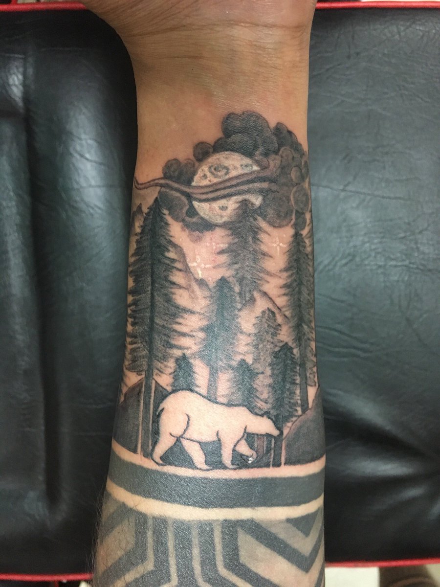 getskinked's tweet photo. man walkin in city bear in jungle
sleeve complet
need a session 2 neaten things,hav 2 wait til client returns frm singapore
geometric band by another artist
#man #skyline #sun #rays
#bear #trees #mountain #moon #night #clouds #originalartwork #sketch #tattoo #getskinked #india https://t.co/VBu6ZaYV93