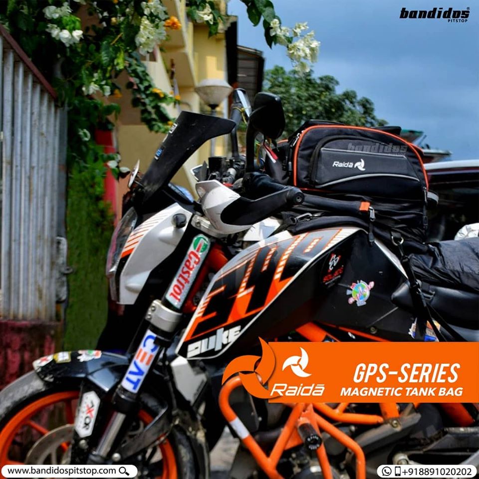 Presenting magnetic tank bags from Raida. Carry all your essentials when you ride easily and conveniently with this tank bag. Order now at bandidospitstop.com or reach us at 8891020202
.
.
#tankbag #raida
#tankgear #raidagears
#bandidosaccssories 
#bandidospitstop 
#luggage