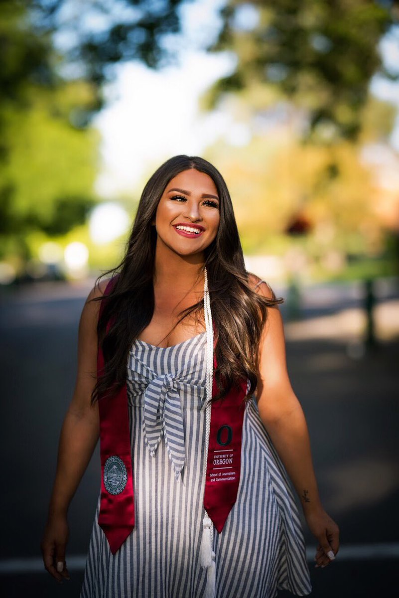 lomichelle_'s tweet photo. I did it! I’m officially a @uoregon graduate 🎓 #UO #ClassOf2019 #SOJC https://t.co/T2KDkddrtV
