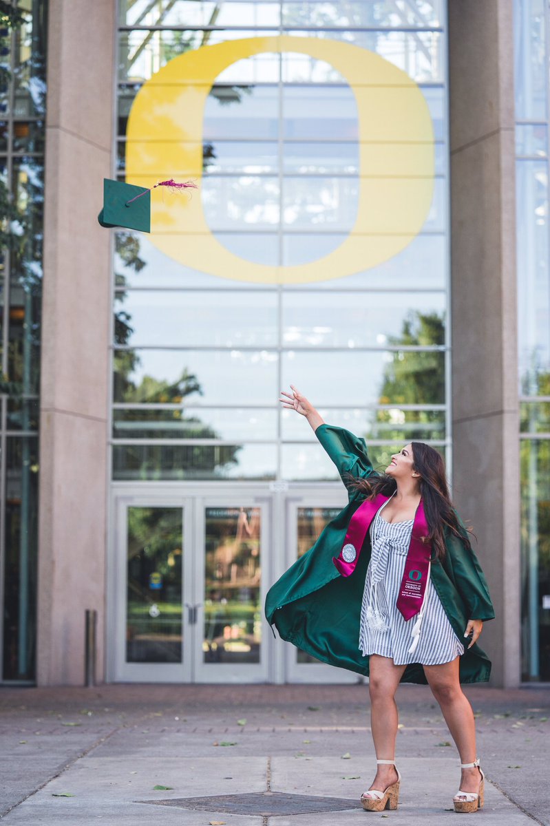 lomichelle_'s tweet photo. I did it! I’m officially a @uoregon graduate 🎓 #UO #ClassOf2019 #SOJC https://t.co/T2KDkddrtV
