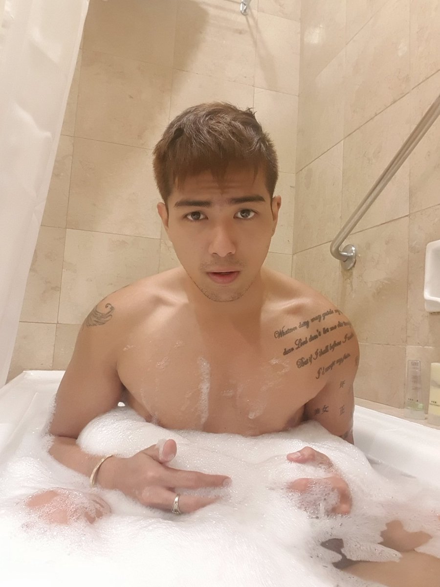 Fchiu6's tweet photo. Kaya ba tayo iniiwan kasi sumuko sila? 😥😭
Kaya hanap ko ngayon susubo pero hindi susuko 🤤 🍆💦✊

Meron pa ba dito hindi susuko kahit matagal? Kahit malaki? Kahit paulit ulit? Tara DM mo ako.

#alterph #altermakati #alterqc #pinoymalibog #asianhunk #singlelife https://t.co/TMv5onaZhf