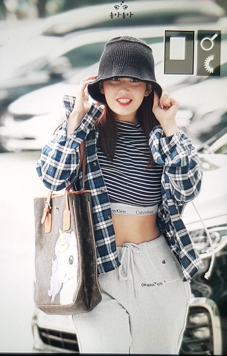 somah_0309's tweet photo. 190626 최파타라디오 출근
모델 솜 😍

#전소미 #소미 #더블랙레이블 #SOMI #birthday https://t.co/U1alfTbxbc