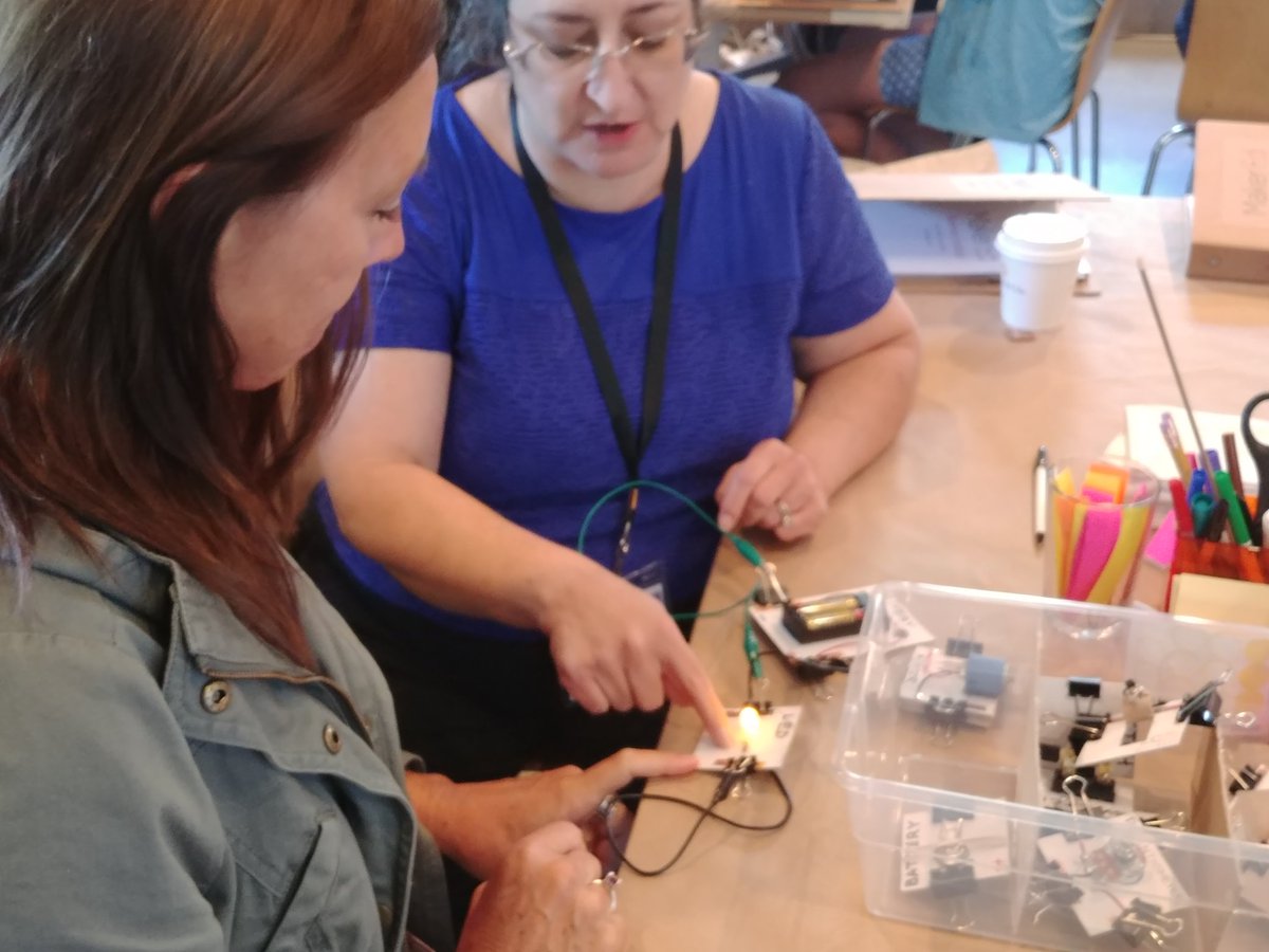 doramedrano777's tweet photo. After exploring #circuitblocks, #MakerEdInstitute participants reflected on the design & facilitation aspects of thier experience & "Tinkering to Discover" as an approach to maker centered learning. It was great to discuss the difference between a teacher vs learner lens! https://t.co/pbgOyu6kDu