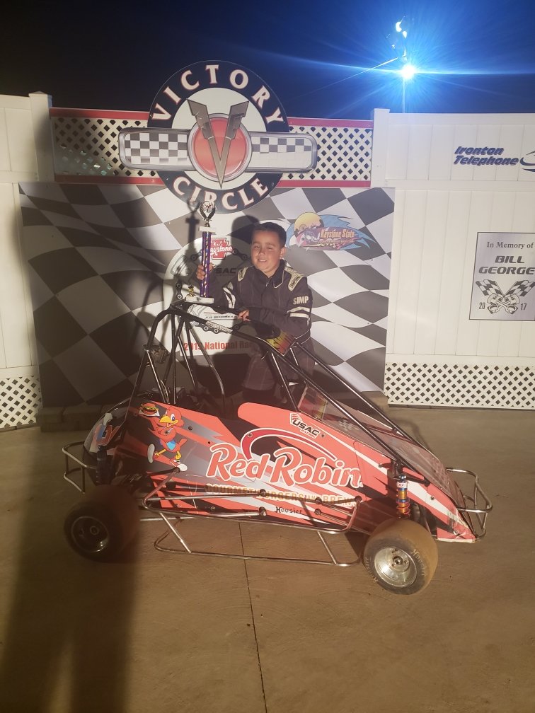 Smithracing126's tweet photo. Stephen parked it tonight in his @RedRobinRacing #126🏁🏁 @RedAirport @redrobinburgers @CompleteChaos2 @JoeFunkRacing @RyanSmithRacing https://t.co/9jKfa9yhUf