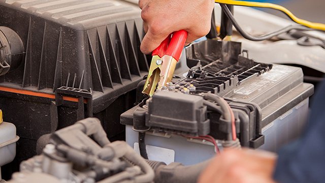SinghNoha's tweet photo. How to Use Jumper Cables and Jump Start a Car the Right Way https://t.co/S5AdJCkiAI https://t.co/opFIAGFxTS